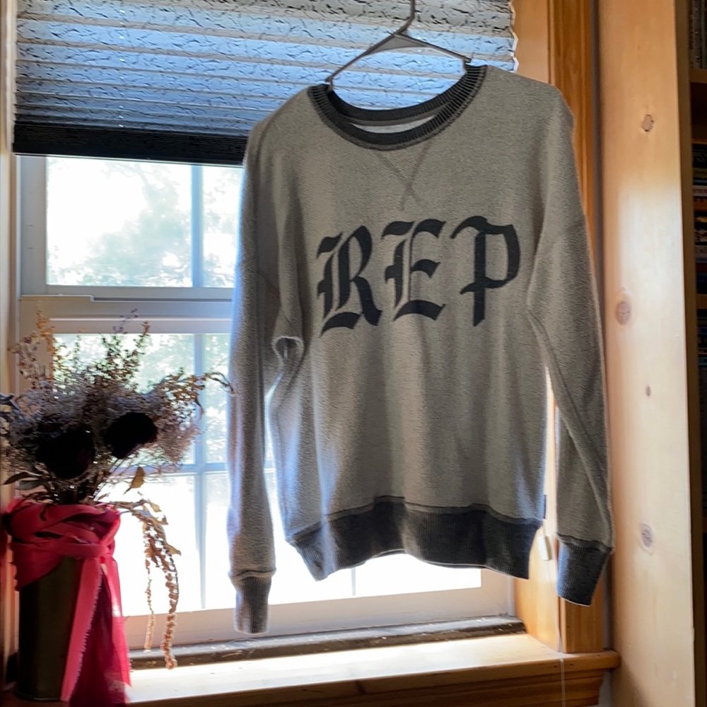 Taylor Swift Reputation Tour reversible crewneck size small!